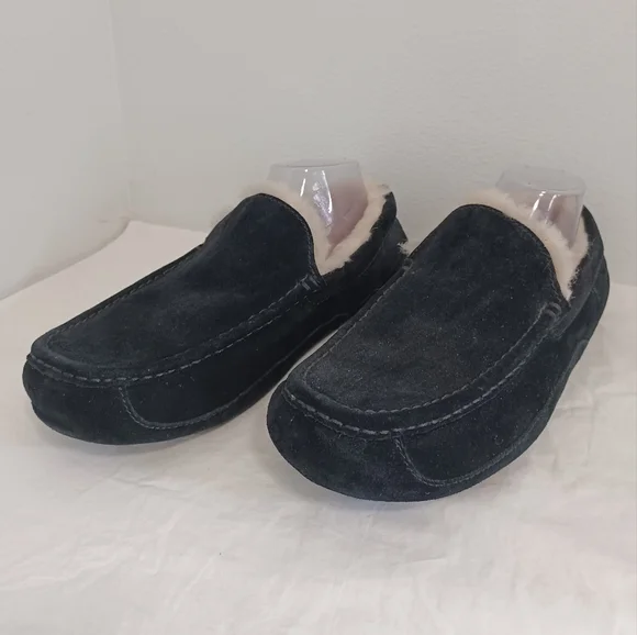 Ugg Slippers Loafers Moc Black Suede Leather Men's Size 11 - Picture 1 of 12